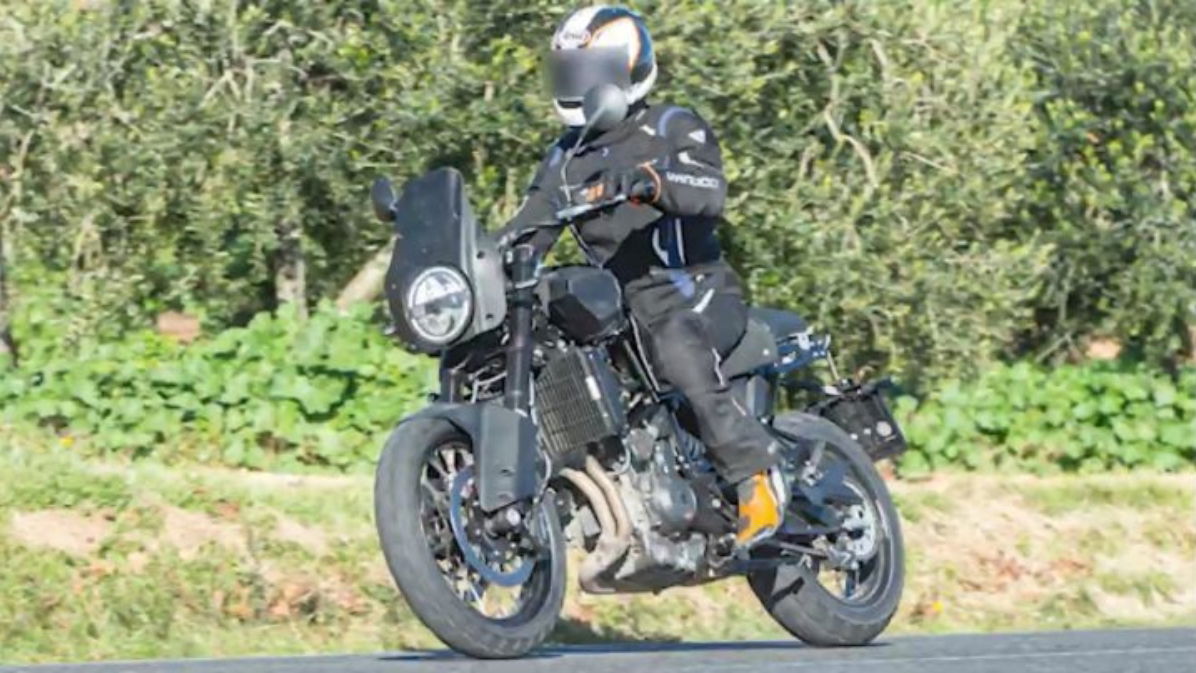 Husqvarna Svartpilen 901 spy shots
